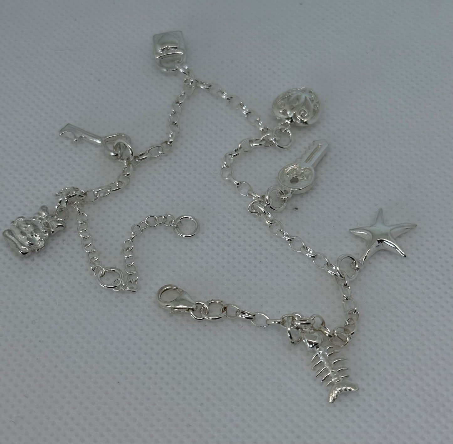 Silver 925 charm bracelet, round links.