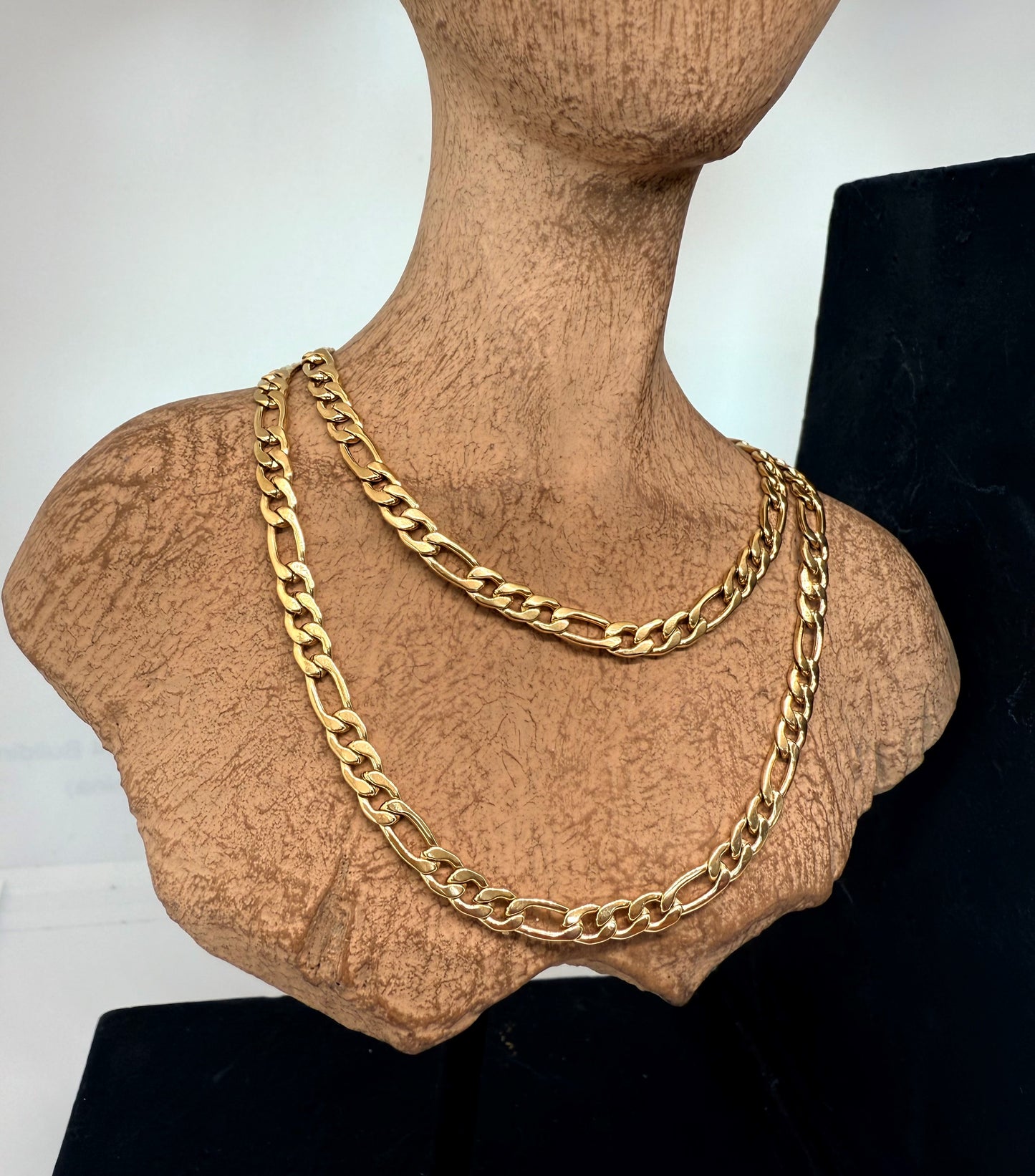 Stainless gold chain. 3 and 1 links. Small