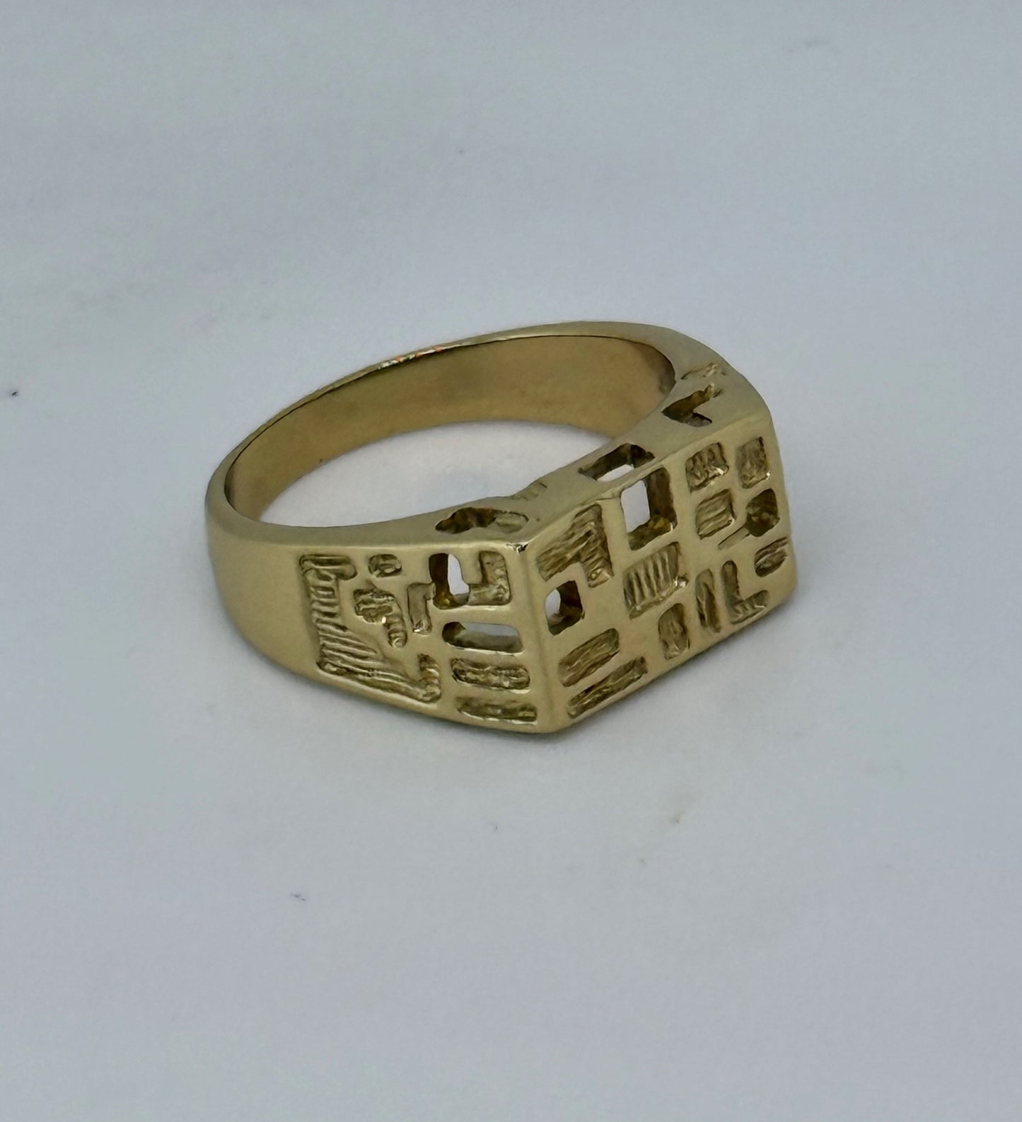Brass castle ring