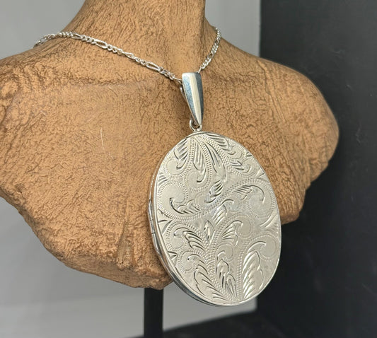 Sterling silver 925 large oval locket with engraved pattern
