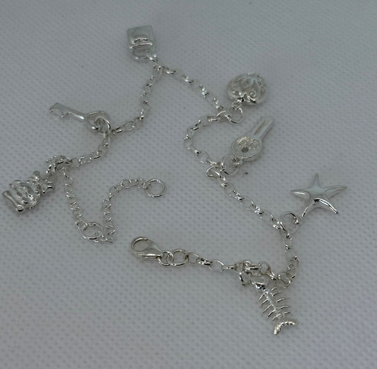 Silver 925 charm bracelet, round links.
