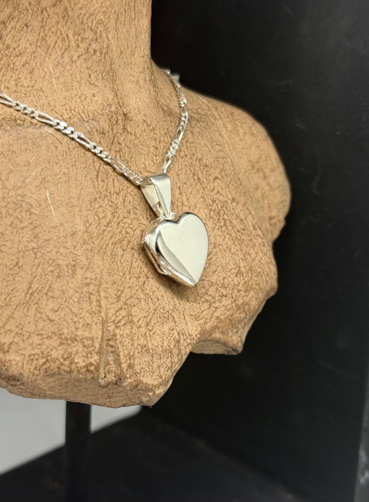 Sterling silver 925 heart locket, no pattern, flat look. (medium size)