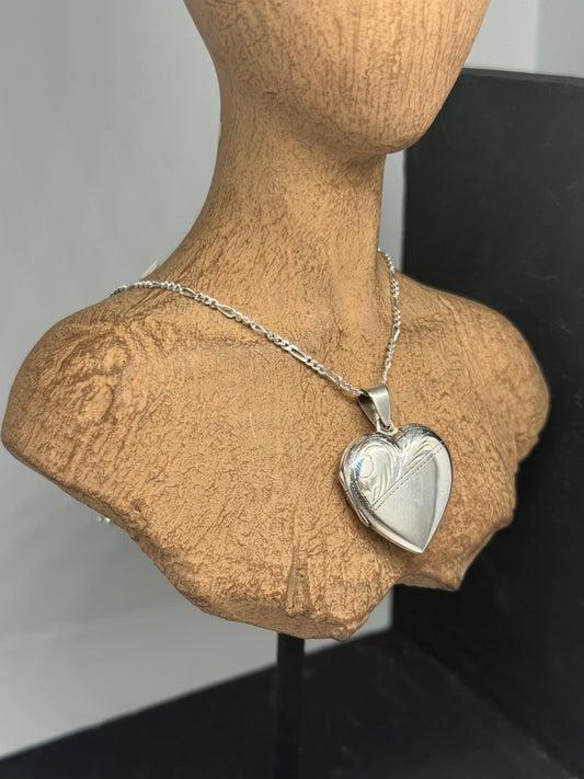 Sterling silver 925 heart locket with engraved pattern on the top
