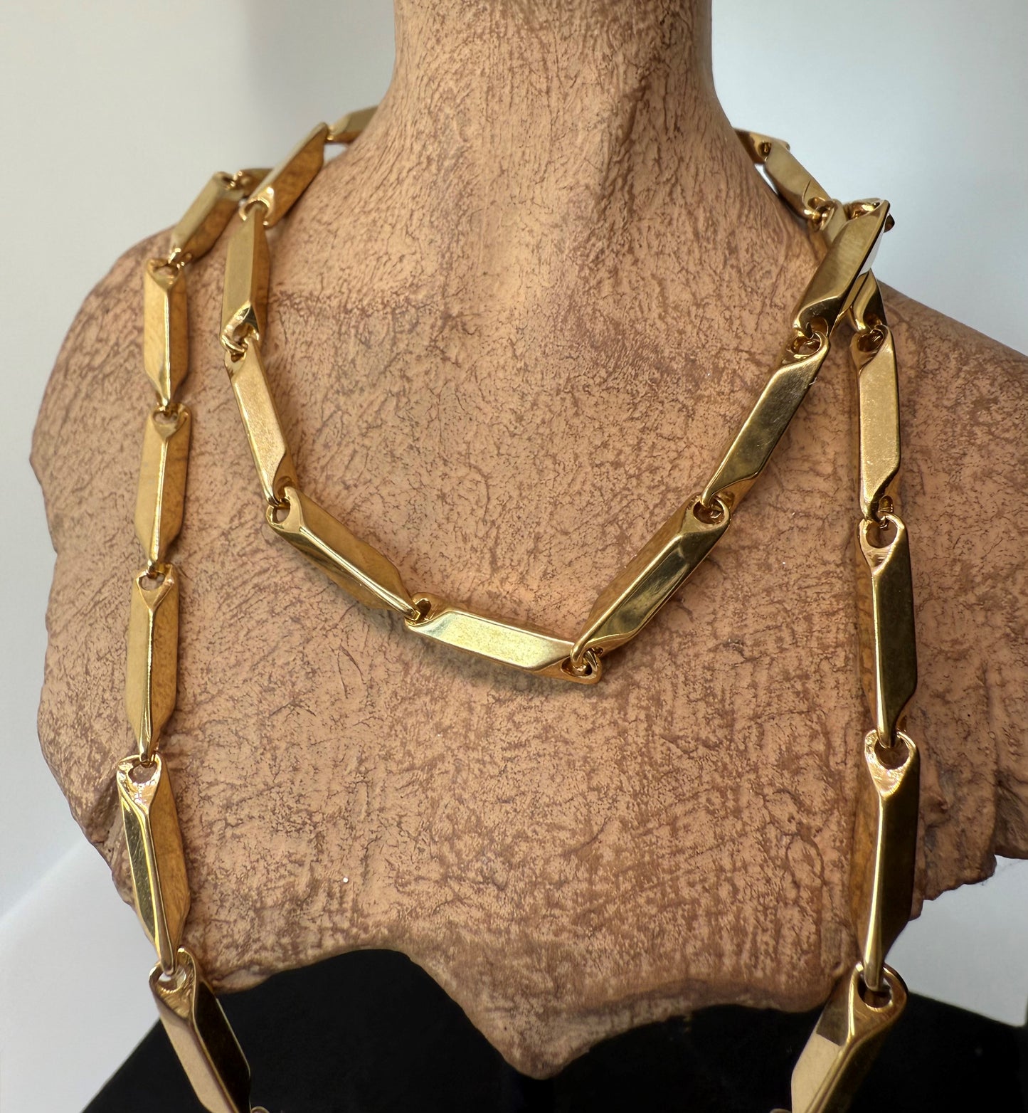Stainless steel 3D chain. Gold.